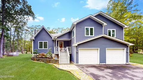 808 Tanager Ct, Hawley, PA 18428