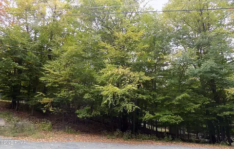 3 Cypress Ct, Lake Ariel, PA 18436