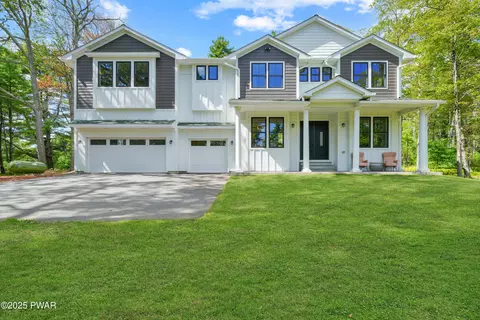 4 Gary Lane Ln, Milford, PA 18337