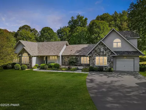 36 Stone Bridge Ln, Forest City, PA 18421