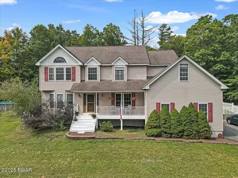 102 Stone Ridge Rd, Dingmans Ferry, PA 18328