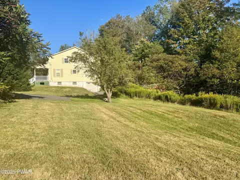 1142 Roosevelt Hwy, Waymart, PA 18472