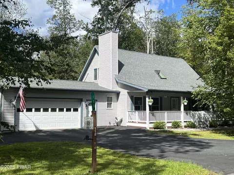 118 Ledgeway Ln, Lords Valley, PA 18428