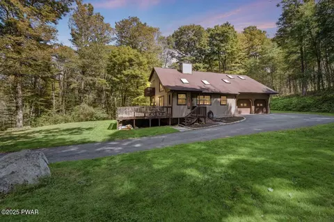 16 E Lake Rd, Madison Township, PA 18444