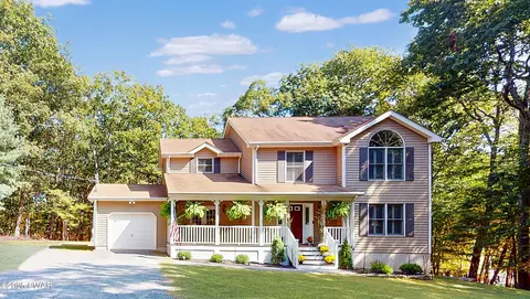 148 Cornelia Ln, Milford, PA 18337