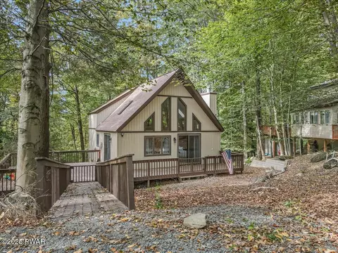 22 Boulder Ct, Lake Ariel, PA 18436