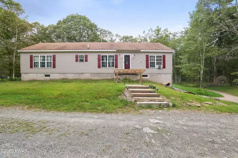 116 Harmony Dr, Hawley, PA 18428