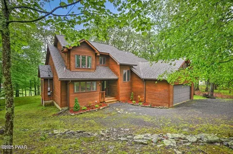 105 Beechwood Ln, Greentown, PA 18426