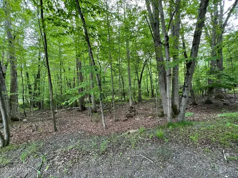 5079 Yukon Dr, East Stroudsburg, PA 18302