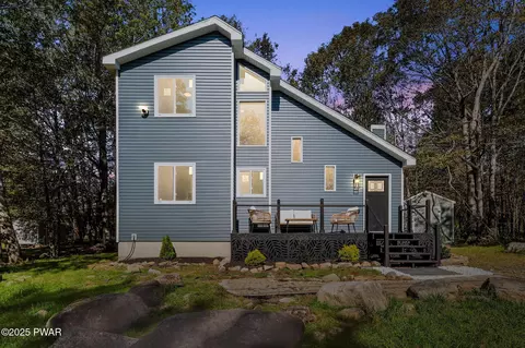 6128 Boardwalk Dr, Tobyhanna, PA 18466