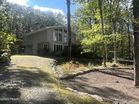 108 Cottonwood Dr, Lords Valley, PA 18428