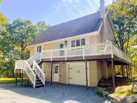 129 Remuda Dr, Lords Valley, PA 18428