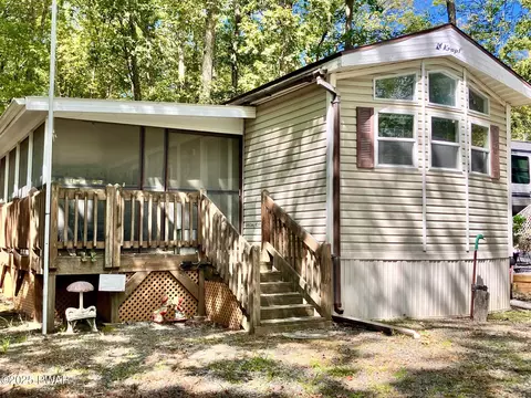216 Village Dr, Milford, PA 18337