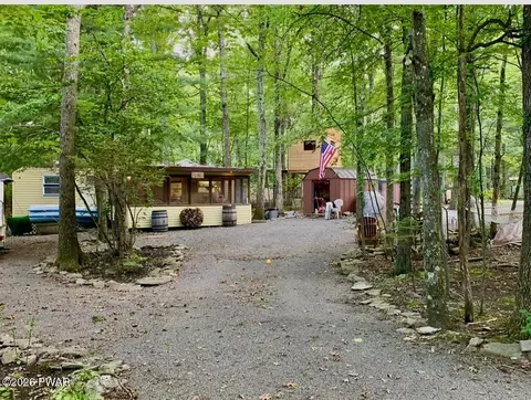 146 Clubhouse Dr, Shohola, PA 18458