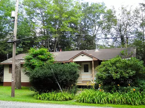 120 Melody Ln, Greentown, PA 18426