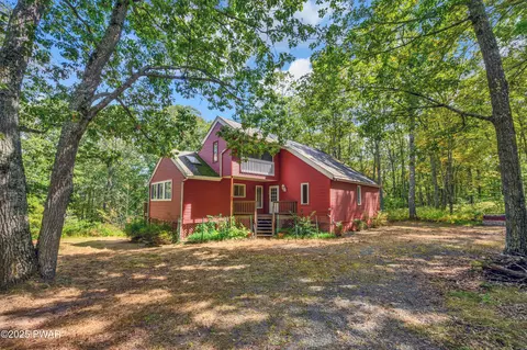 116 Blackbirch Ln, Hawley, PA 18428