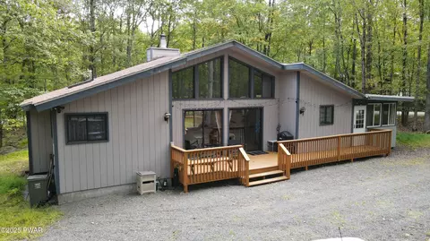 800 Bluestone Ct, Lords Valley, PA 18428