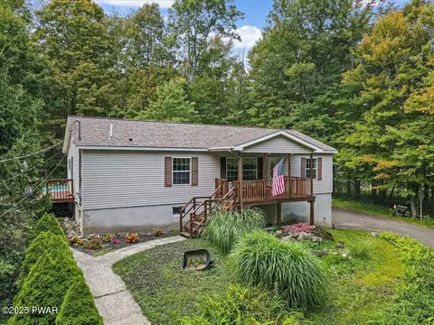 76 Bortree Rd, Moscow, PA 18444