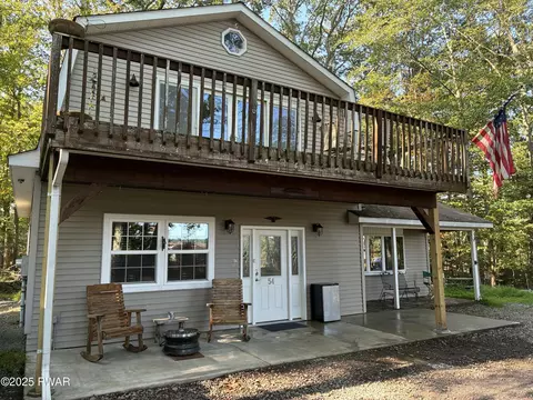 54 Summit Cir, Lakeville, PA 18438