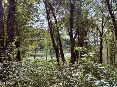 33 Crestview Rd, Lake Ariel, PA 18436