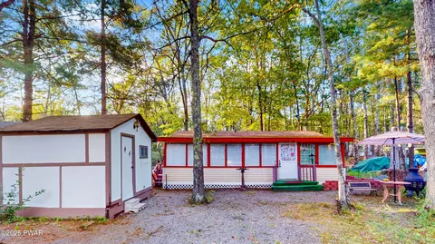 115 Owego Ln, Shohola, PA 18458