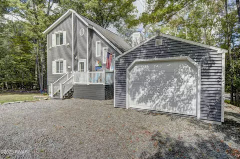 1027 Hidden Valley Ct, Lake Ariel, PA 18436