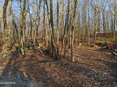 107 Walnut St, Shohola, PA 18458