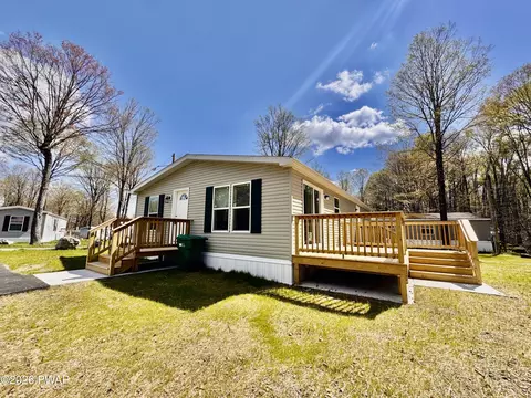 115 Middle Rd, Greentown, PA 18426