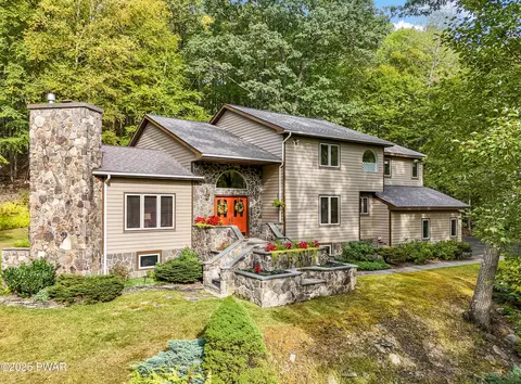 134 Rosewood Dr, Greentown, PA 18426