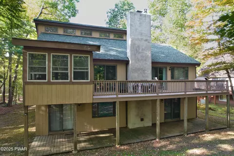 9 Par Dr, Lake Ariel, PA 18436
