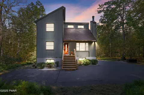 274 Tink Wig Dr, Hawley, PA 18428