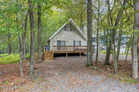 126 Oak Cir, Lake Ariel, PA 18436
