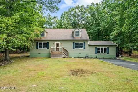 104 Lakeview Dr, Dingmans Ferry, PA 18328