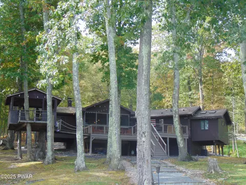 130 Lower Lakeview Dr, Hawley, PA 18428