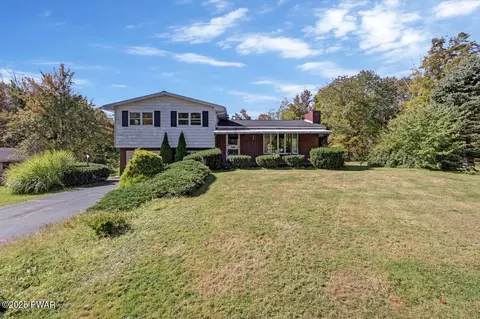 100 Spring Hill Rd, Moscow, PA 18444