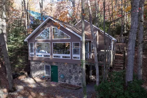 110 Paupack Point Rd, Hawley, PA 18428
