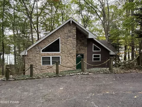 110 Paupack Point Rd, Hawley, PA 18428
