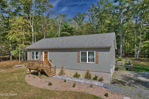 110 Knob Cone Dr, Milford, PA 18337