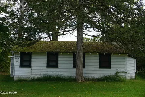 106 Stenzlers Ln, Westfall, PA 18336