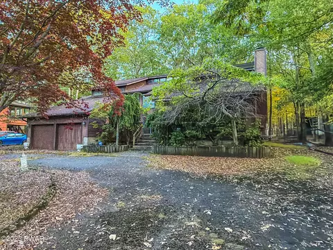 135 Sandlewood Dr, East Stroudsburg, PA 18301