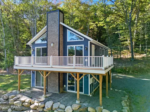 114 Kemadobi Cir, Dingmans Ferry, PA 18328