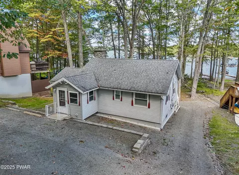 317 Sunset Shore Dr, Hawley, PA 18428
