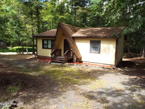103 Doe Dr, Dingmans Ferry, PA 18328