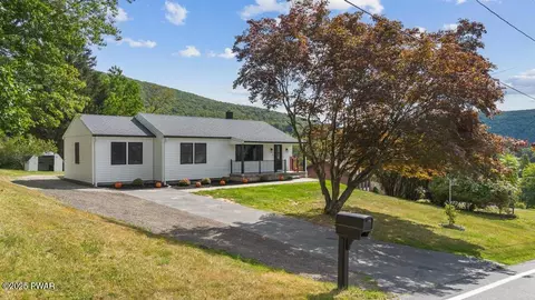 630 Layton Rd, Clarks Summit, PA 18411