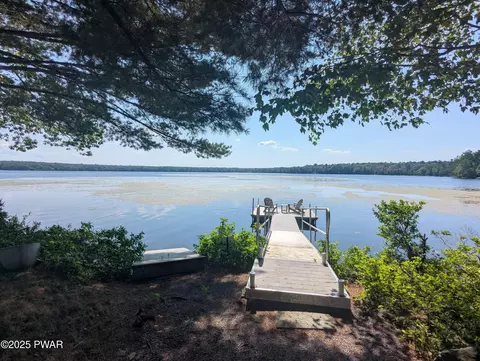 859 Twin Lakes Rd, Shohola, PA 18458