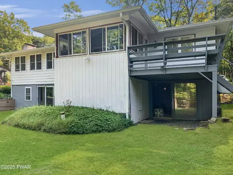 111 Walker Lake Rd, Shohola, PA 18458