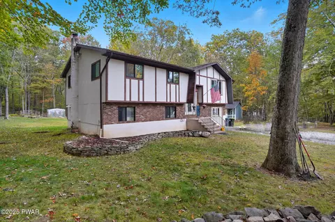 119 Manor Ln, Canadensis, PA 18325