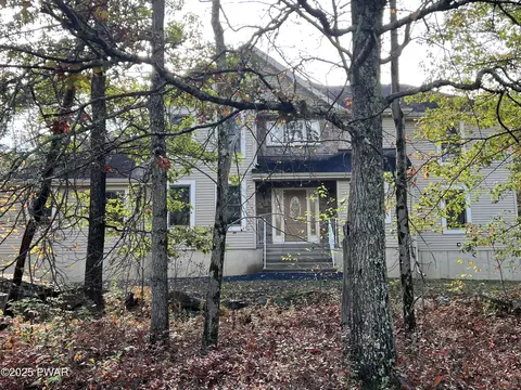 113 Fetlock Dr, Lords Valley, PA 18428