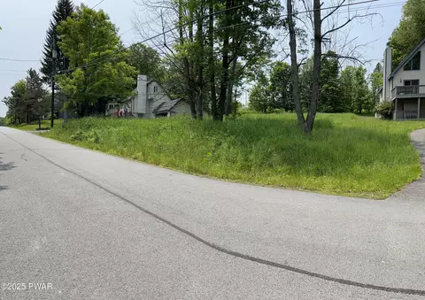 921 Forest Ln, Lake Ariel, PA 18436