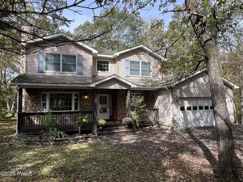 334 Surrey Dr, Lords Valley, PA 18428